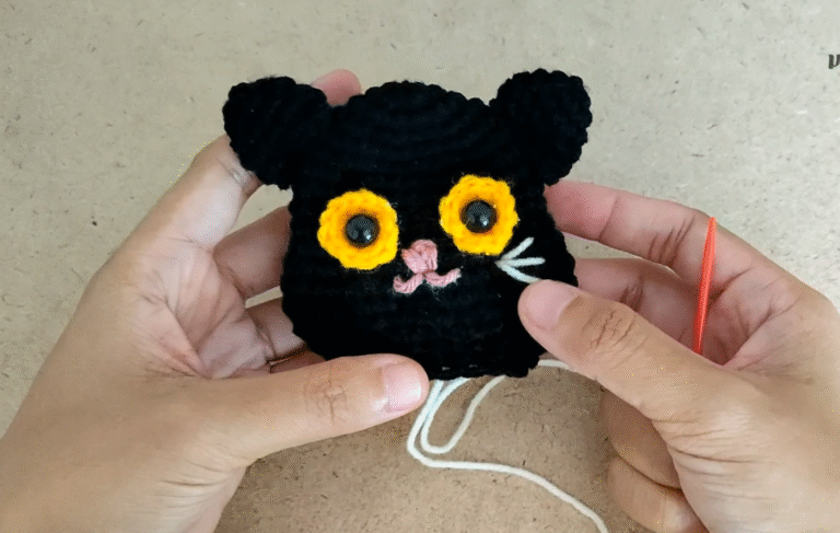 Crochet Black Cat Key Cover – Spooky & Cute Halloween Amigurumi Patterns