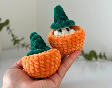 Crochet Pumpkin Ghost Plushie – No-Sew Amigurumi Pop-It Patterns for Halloween