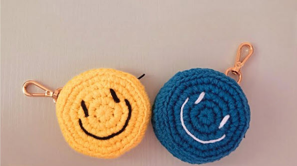 Beautiful Crochet Emoji Smile Coin Purse Amigurumi Pattern