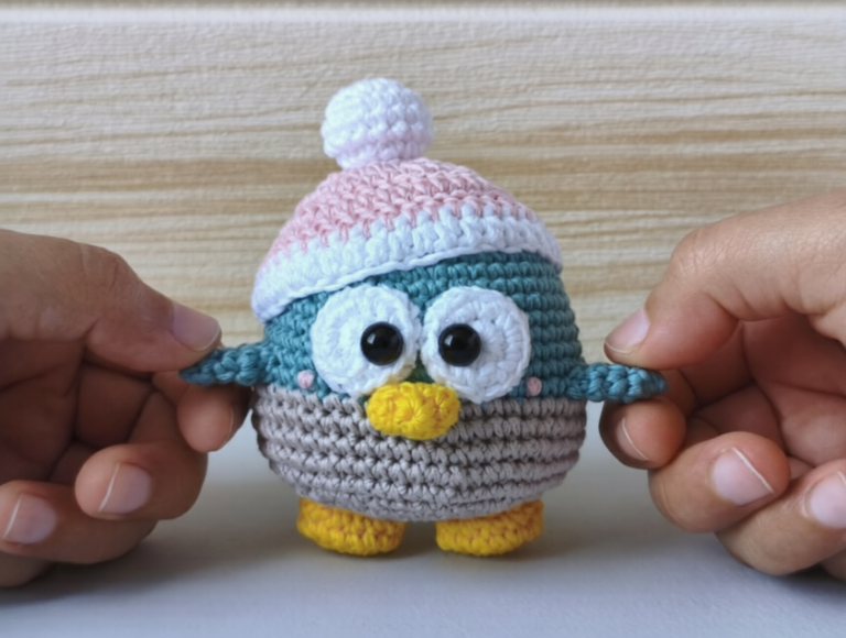 Crochet Christmas Penguin Amigurumi – Step-by-Step Pattern