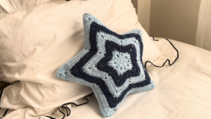 Crochet Cloud Plushie Pillow Patterns Chunky Yarn Cushion for Cozy Rooms