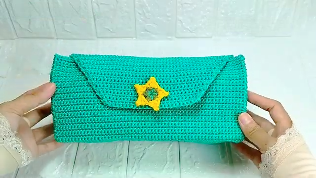 Crochet Envelope Clutch Bag Pattern With a Cute Star Closure For Rookies