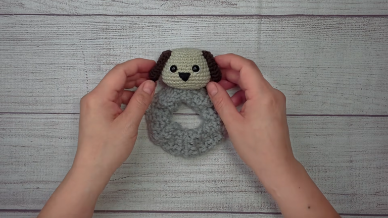 Awesome Crochet Dog Hair Tie Free Pattern for a Playful Puppy
