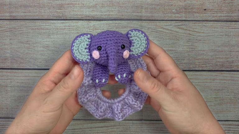 Crochet Elephant Hair Tie Free Pattern for a Cute Everyday Look