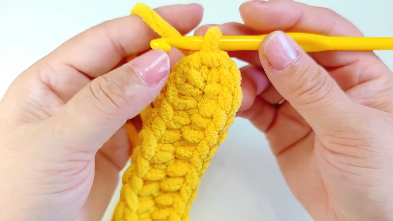Crochet Big-Eyed Monster Bag Pattern for Fashion Appeal