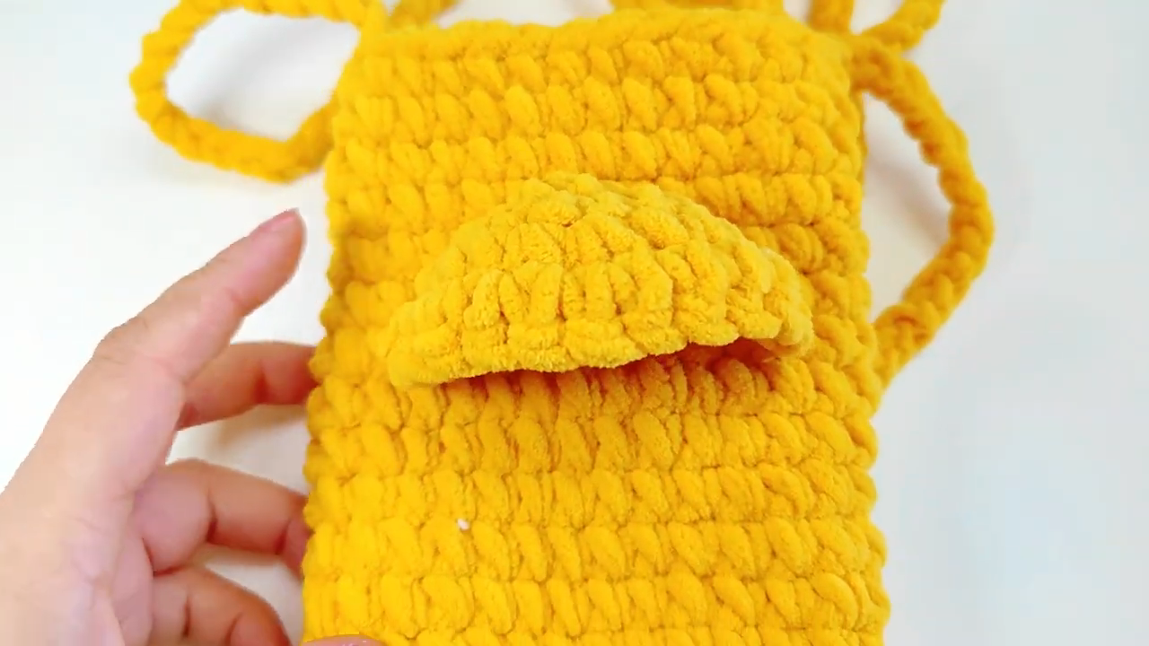 Crochet Big-Eyed Monster Bag Pattern for Fashion Appeal
