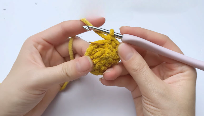 Crochet Duckling Keychain Amigurumi Pattern for Bags