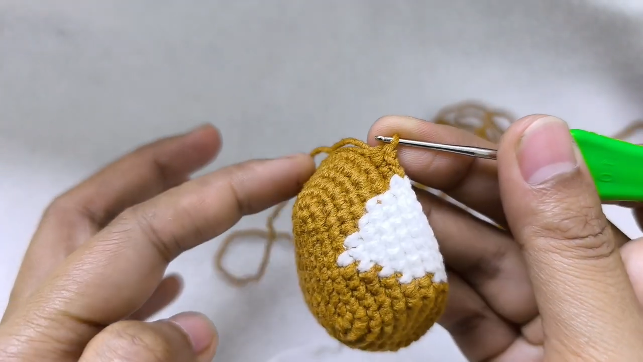 Crochet Mochi Peach Cat Amigurumi Pattern for Cat Lovers