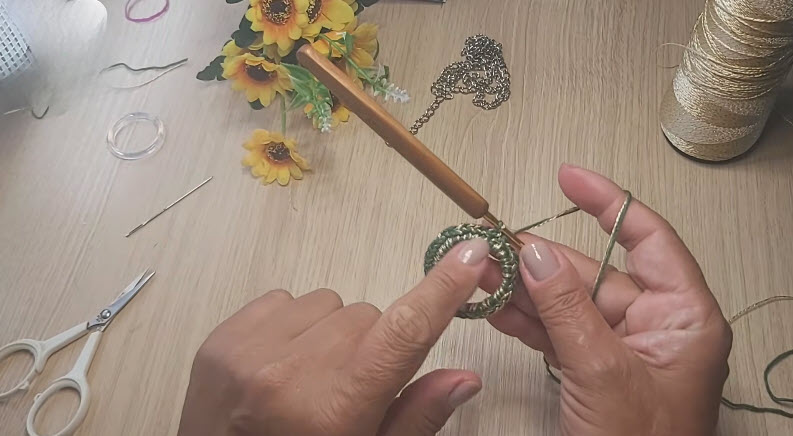Crochet Necklace Pattern with Elegant Lace Design