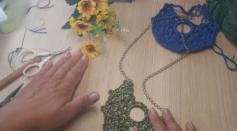Crochet Necklace Pattern with Elegant Lace Design