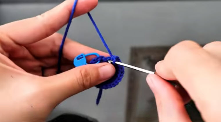 Blue circle growing to 24 stitches with a stitch marker.