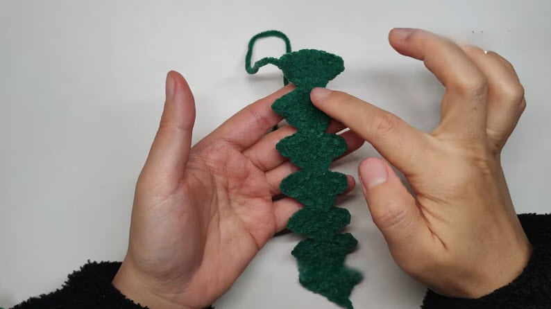 Chenille zigzag strip for crochet Christmas tree bag
