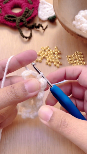 Closing off a popcorn stitch with a single crochet.