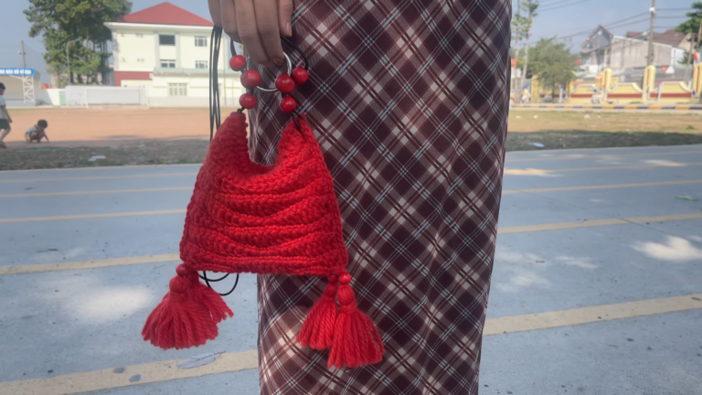Crochet Red Hobo Bag Pattern for Festive Occasions
