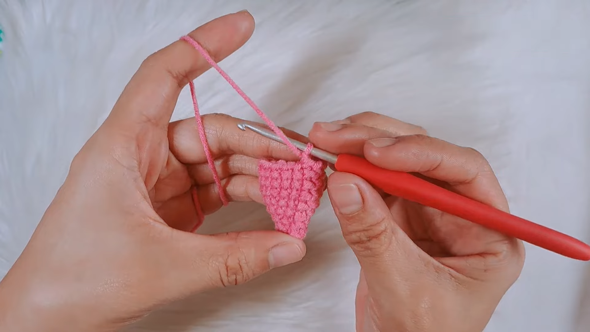 Crocheting pink petal for flower keychain