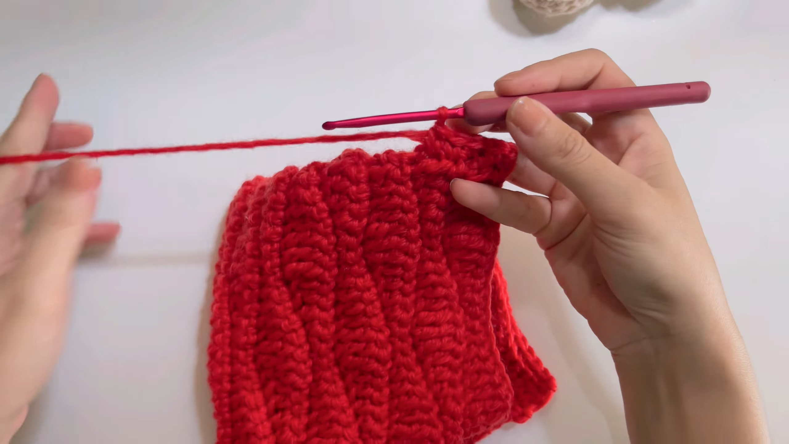 Crocheting ribbed rows on red hobo bag