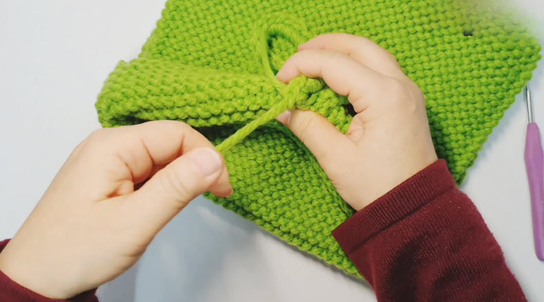 Finishing knit wall hanging basket panel
