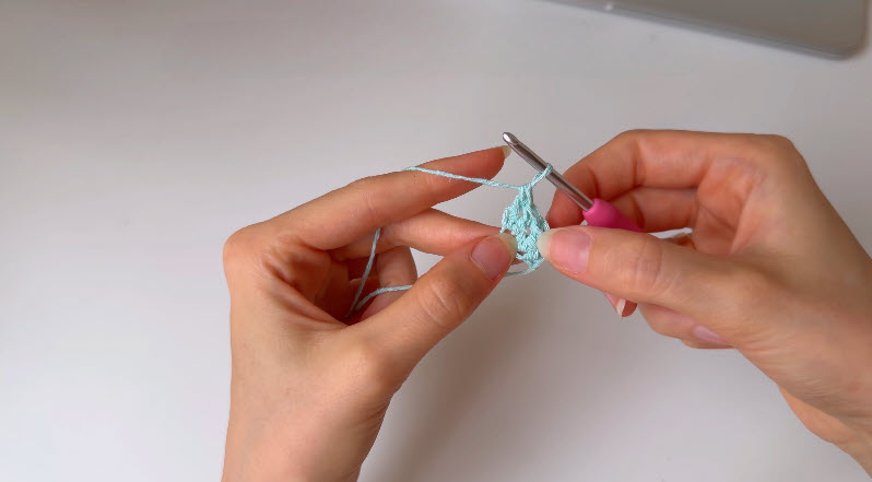 Foundation chain in mint yarn for doll top