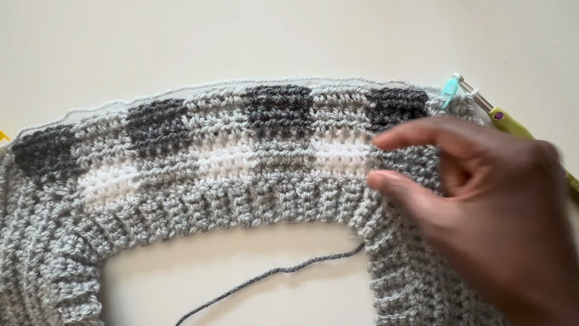 Gingham pattern raglan sweater crochet in progress