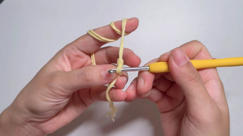 Making a chain ring with yellow crochet yarn