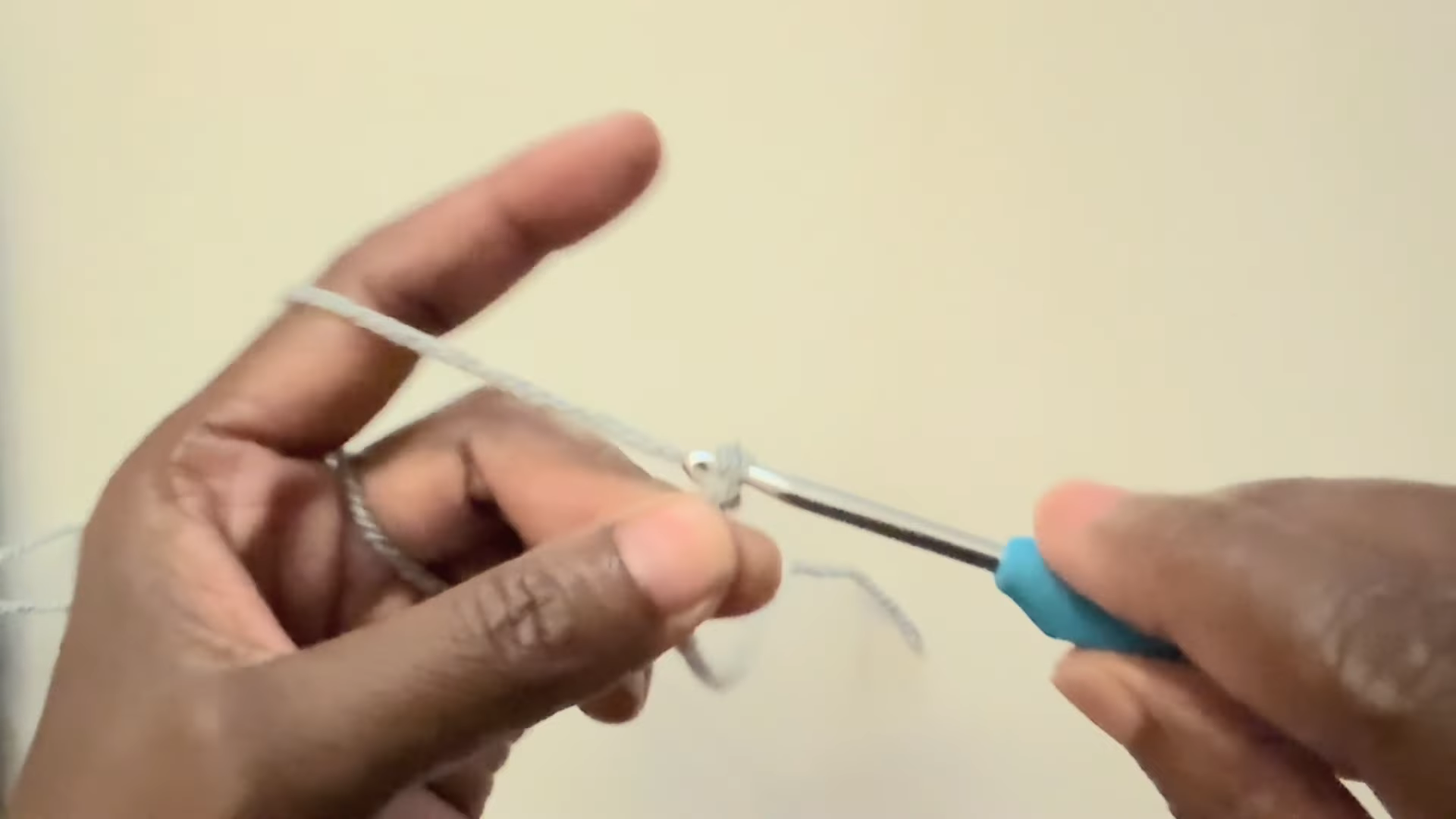 Making a slip knot with gray crochet yarn