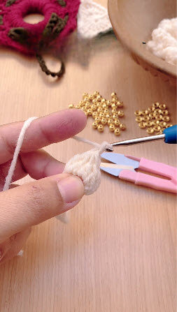 Popcorn stitch worked with slip stitch and chain to shape a bead.