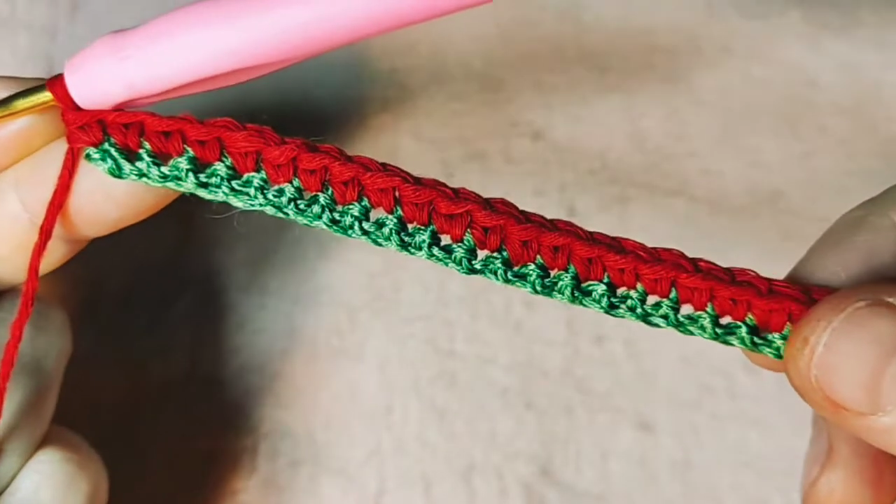 Red row added on top of the green base for the twisted garland.