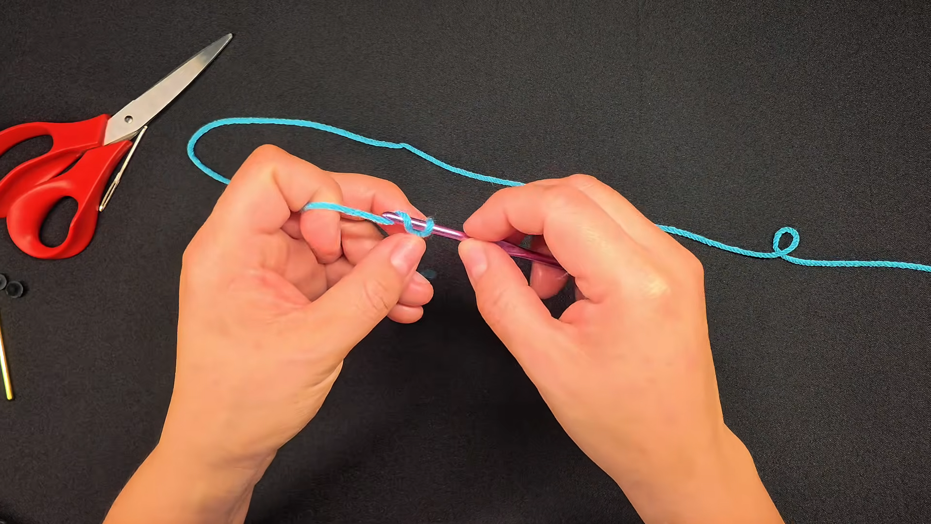 Starting a slip knot with turquoise yarn