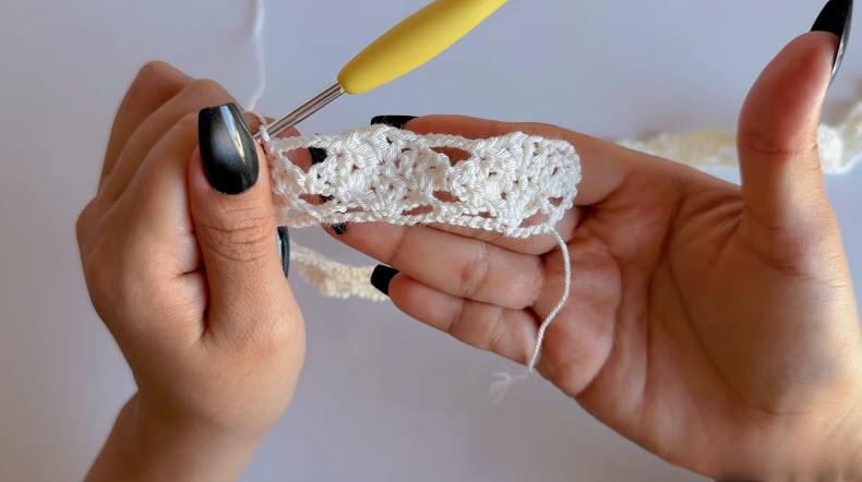 White crochet shell stitch pattern