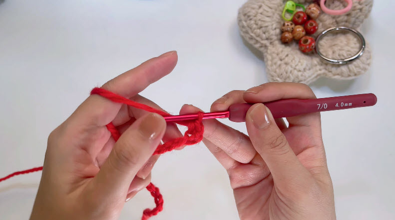 Working single crochet chain foundation row