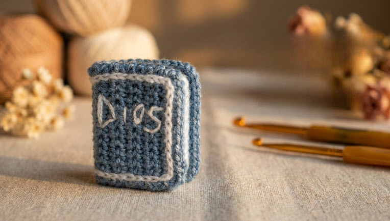 Cover Crochet Mini Bible Keychain With Embroidered