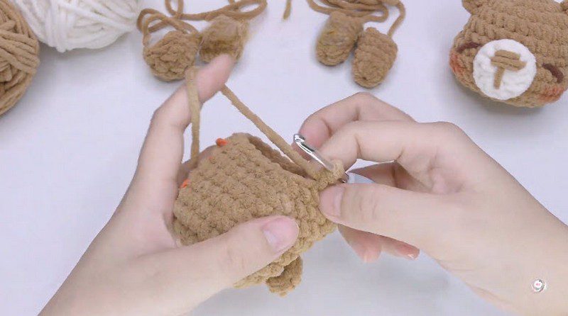 Crochet the body in single crochet rounds for the sleeping bear.