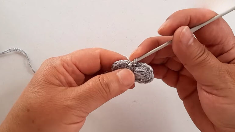 Joining the round with a slip stitch