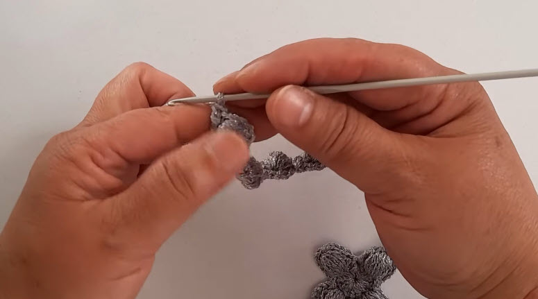 Beaded chain forming the crochet rosary loop
